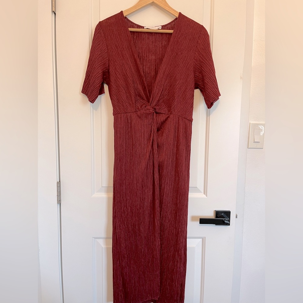 All in Favor Burgundy/Maroon Shimmer Twist Plisse Dolman Midi Dress